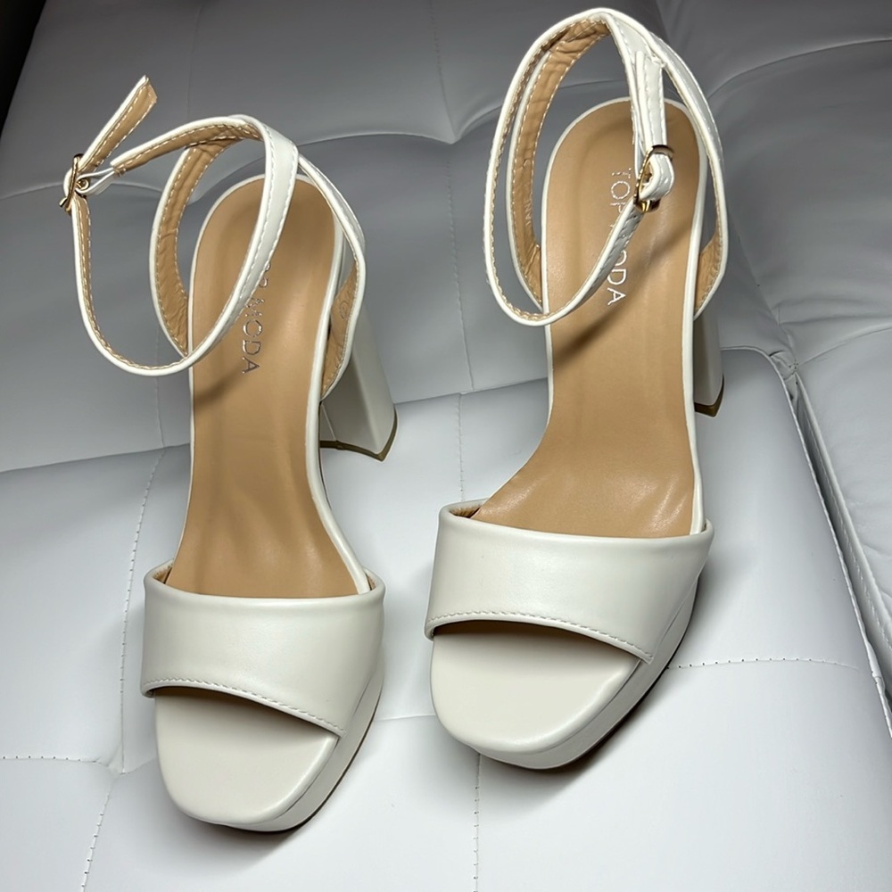 Stunning Ivory Heels!